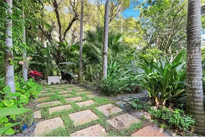 295 6th St N, Naples, FL 34102 - Photo 25