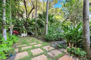 295 6th St N, Naples, FL 34102 - Photo 25