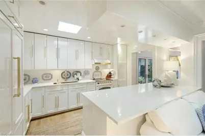295 6th St N, Naples, FL 34102 - Photo 9