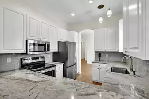 837 Vistana Cir, Naples, FL 34119 - Photo 3