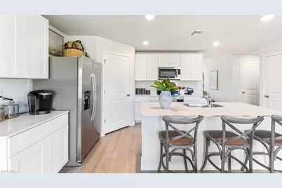 904 NE 19th St, Cape Coral, FL 33909 - Photo 7