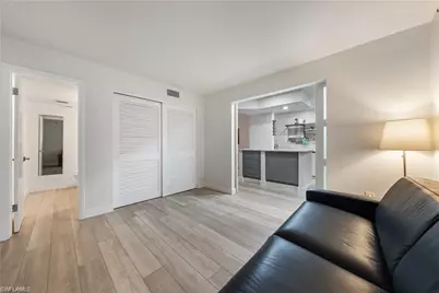 72 7th St S #310, Naples, FL 34102 - Photo 15