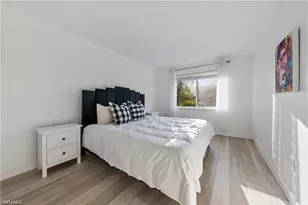 72 7th St S, Naples, FL 34102 - Photo 11