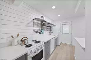 72 7th St S, Naples, FL 34102 - Photo 3