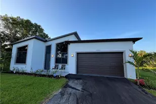 4320 30th Ave SE, Naples, FL 34117 - Photo 3