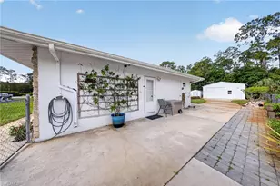 443 Castle Dr, Naples, FL 34119 - Photo 5