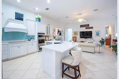 2844 Coco Lakes Dr, Naples, FL 34105 - Photo 7