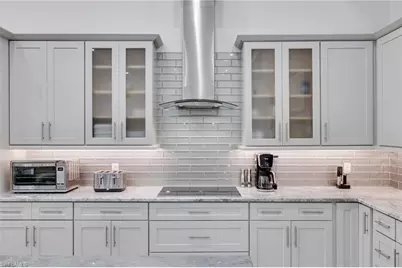 6423 Livingston Woods Ln, Naples, FL 34109 - Photo 3