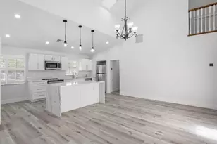 1131 Crayton Rd, Naples, FL 34102 - Photo 9