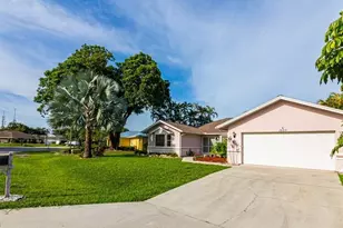 1620 Forest Lakes Blvd, Naples, FL 34105 - Photo 3