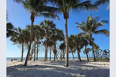 557 Parkwood Ln, Naples, FL 34103 - Photo 25