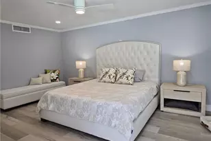 557 Parkwood Ln, Naples, FL 34103 - Photo 11