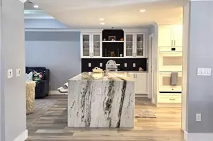 557 Parkwood Ln, Naples, FL 34103 - Photo 9