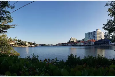 557 Parkwood Ln, Naples, FL 34103 - Photo 23