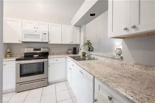 367 Dover Pl, Naples, FL 34104 - Photo 7