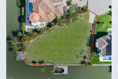 366 Pine Ave, Naples, FL 34108 - Photo 1
