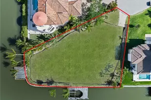 366 Pine Ave, Naples, FL 34108 - Photo 1
