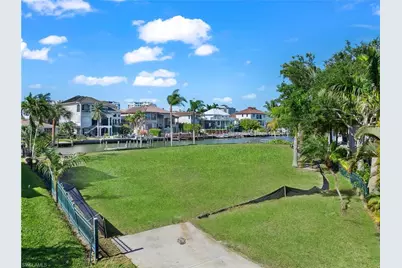 366 Pine Ave, Naples, FL 34108 - Photo 11
