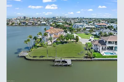 366 Pine Ave, Naples, FL 34108 - Photo 9