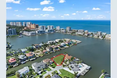366 Pine Ave, Naples, FL 34108 - Photo 3
