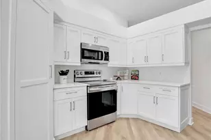 2474 Outrigger Ln, Naples, FL 34104 - Photo 13