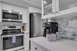 600 Neapolitan Way, Naples, FL 34103 - Photo 5