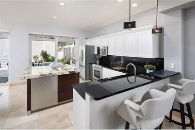 1070 5th St S, Naples, FL 34102 - Photo 5
