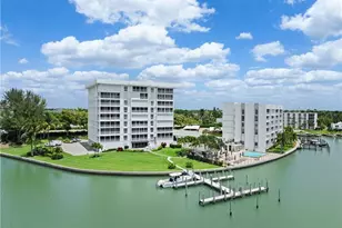 250 Park Shore Dr, Naples, FL 34103 - Photo 35