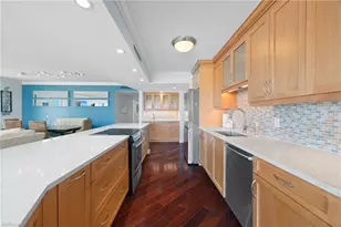 250 Park Shore Dr, Naples, FL 34103 - Photo 7