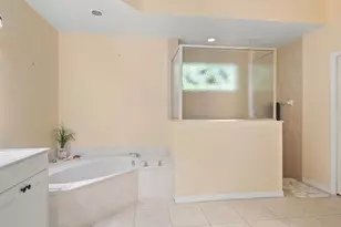1309 Briarwood Ct, Naples, FL 34104 - Photo 21