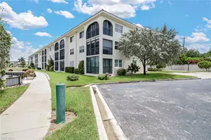 49 High Point Cir S, Naples, FL 34103 - Photo 3