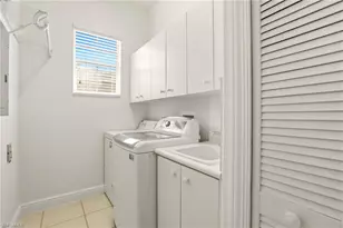 566 Vintage Reserve Ln, Naples, FL 34119 - Photo 37