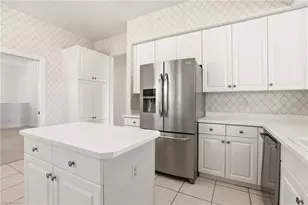 566 Vintage Reserve Ln, Naples, FL 34119 - Photo 19
