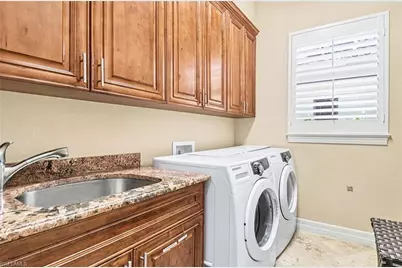 672 Fairway Ter, Naples, FL 34103 - Photo 23