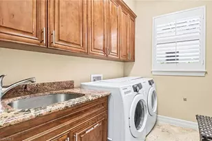 672 Fairway Terrace, Naples, FL 34103 - Photo 23