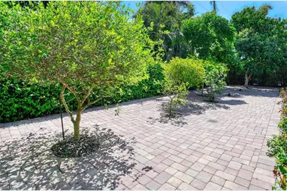 672 Fairway Ter, Naples, FL 34103 - Photo 33