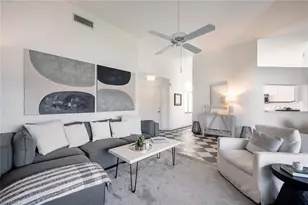 577 Beachwalk Cir, Naples, FL 34108 - Photo 7