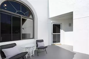 577 Beachwalk Cir, Naples, FL 34108 - Photo 3