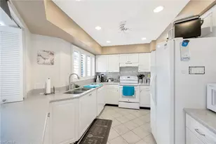 577 Beachwalk Cir, Naples, FL 34108 - Photo 35