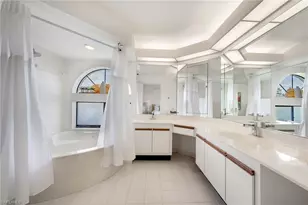 577 Beachwalk Cir, Naples, FL 34108 - Photo 17