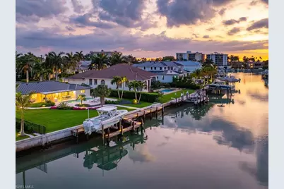 337 Mooring Line Dr, Naples, FL 34102 - Photo 9