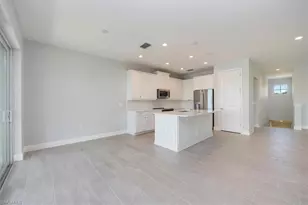 2633 Seychelles Cir, Naples, FL 34112 - Photo 5
