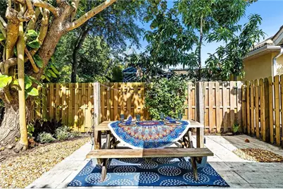 9801 Las Casas Dr, Fort Myers, FL 33919 - Photo 29
