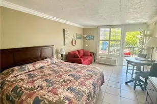 2555 Tamiami Trl N, Naples, FL 34103 - Photo 3