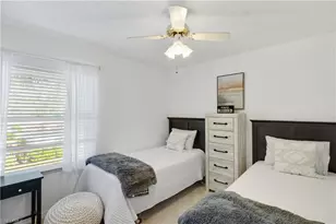 1044 Woodshire Ln, Naples, FL 34105 - Photo 7