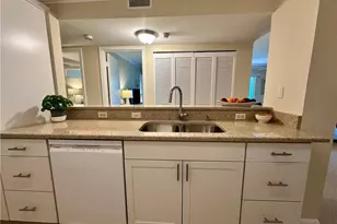 555 Park Shore Dr, Naples, FL 34103 - Photo 13