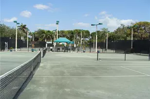 857 Reef Point Cir, Naples, FL 34108 - Photo 5