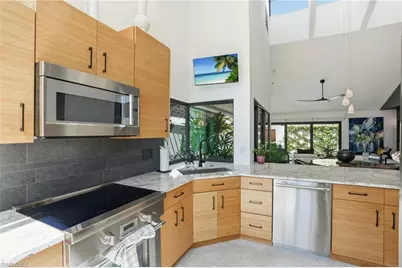 539 Bay Villas Ln, Naples, FL 34108 - Photo 19