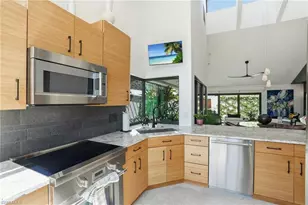 539 Bay Villas Ln, Naples, FL 34108 - Photo 19