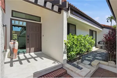 539 Bay Villas Ln, Naples, FL 34108 - Photo 3